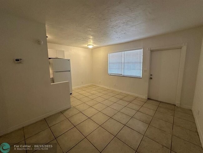 Foto del edificio - 3791 Riverside Dr
