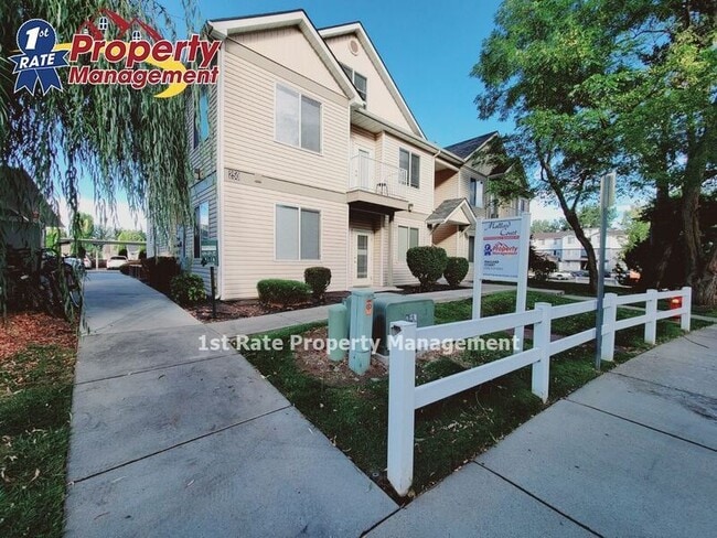 Building Photo - 250 W Mallard Dr