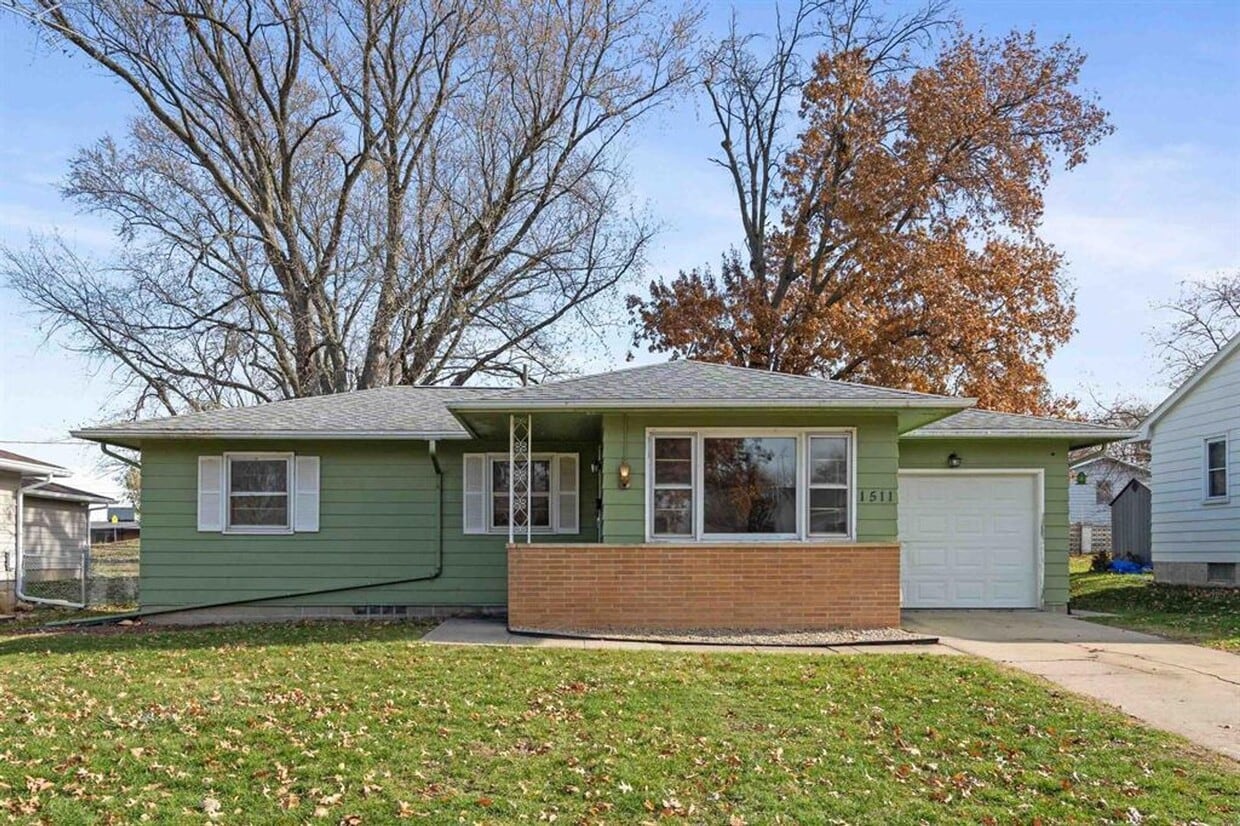Primary Photo - 3 Bedroom House!