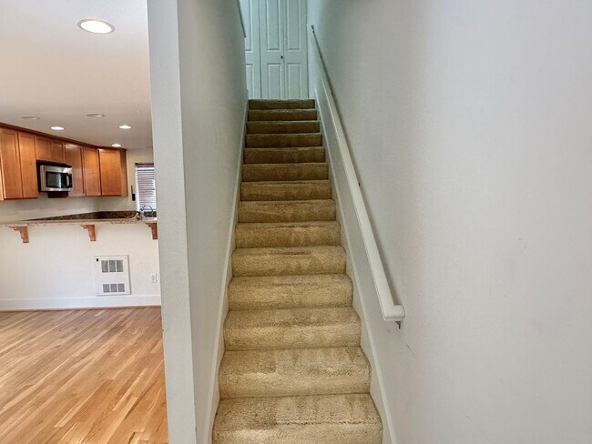 Foto del edificio - Lovely 3 bed Townhome in Pinehurst neighbo...