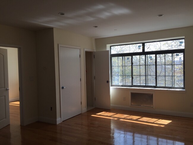 Building Photo - 4011 Bronxwood Ave