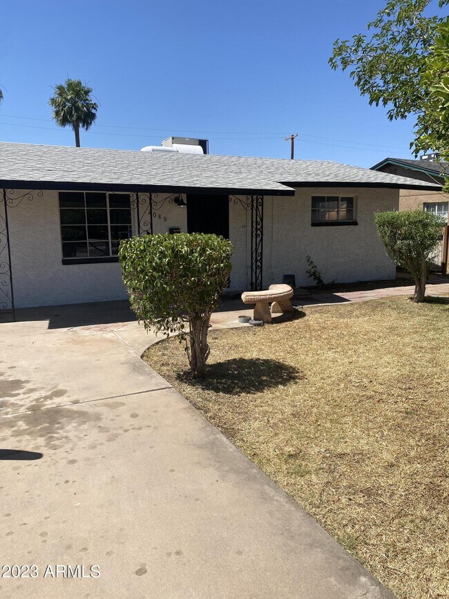 Building Photo - 2089 E Don Carlos Ave