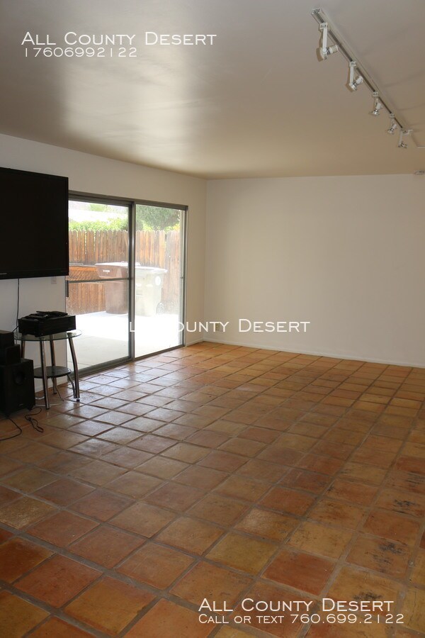 Building Photo - 51910 Avenida Villa
