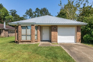 Building Photo - 142 Sandest Dr