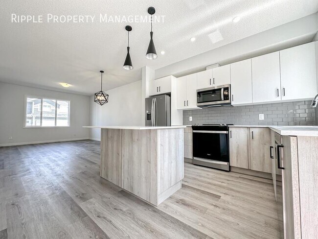 Photo du bâtiment - Modern 3 Beds, 2.5 Baths TownHouse | Avail...