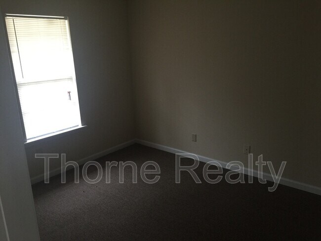 Building Photo - 2252 Sherwood Ave