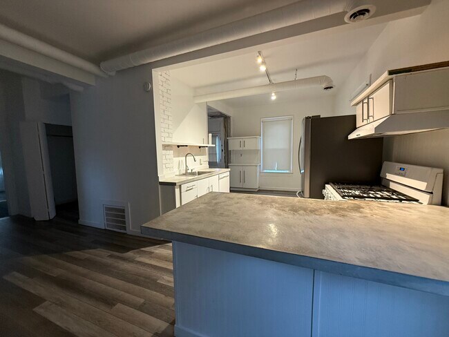 Foto del edificio - 711 Edgewater Ave