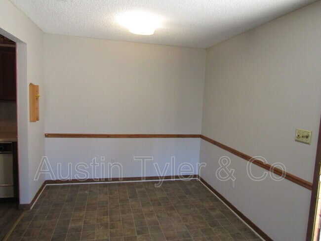 Building Photo - 2152 Lovers Ln