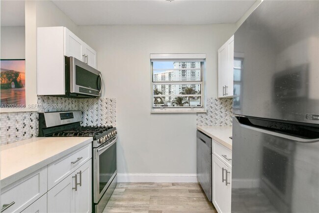 Foto del edificio - 4201 Indian Creek Dr