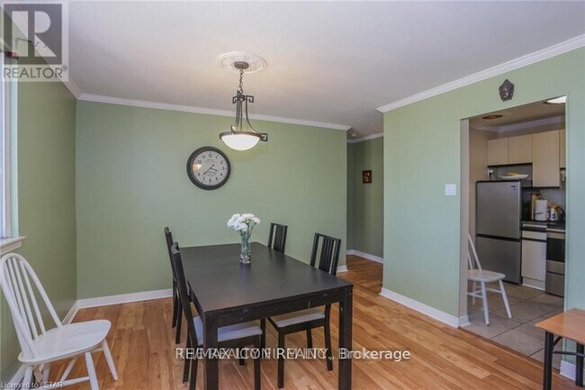 Photo du bâtiment - 440 Central Ave