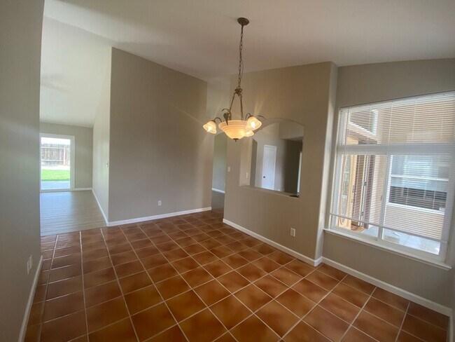 Building Photo - Stonecreek Home