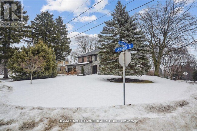 Building Photo - 332 Shoreview Rd