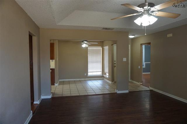 Building Photo - 1010 Pawhuska Ln
