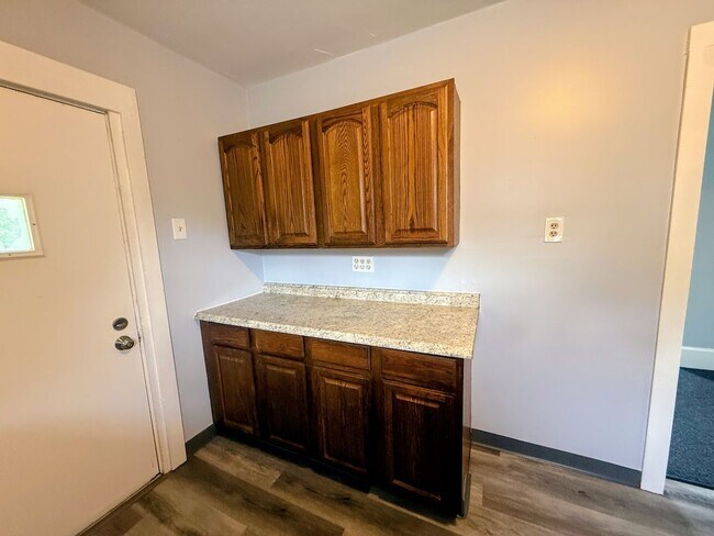 Foto del edificio - Three bedroom one bathroom home for rent
