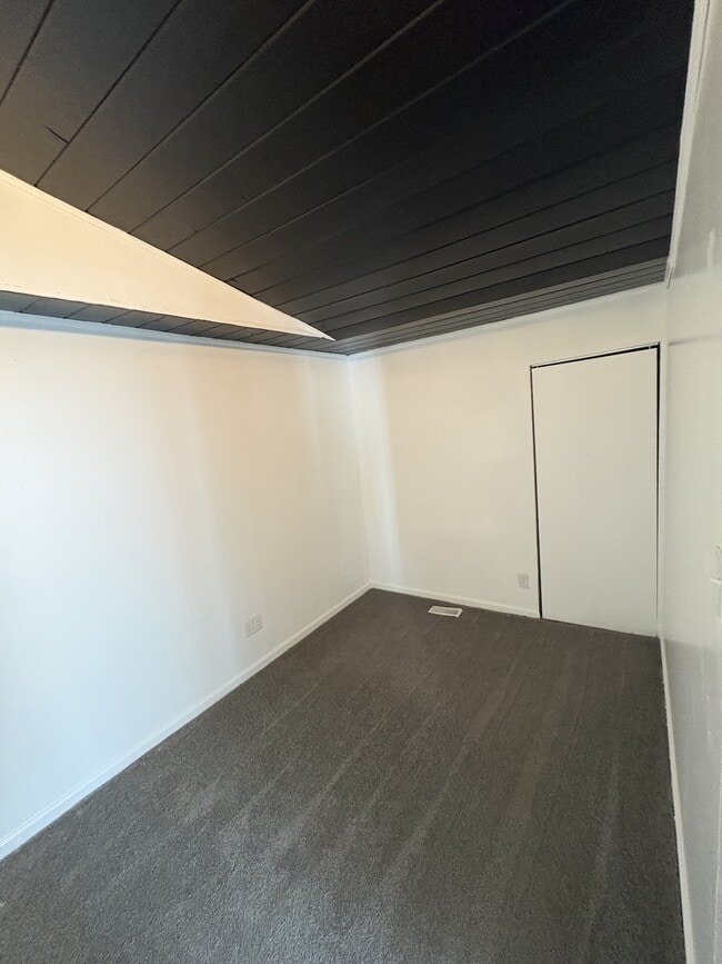 Foto del edificio - 5870 Villa Ave