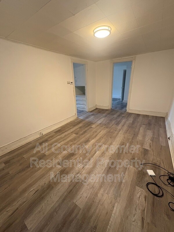 Foto del edificio - 319 Hobart Ave