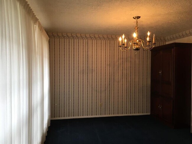 Building Photo - 16419 Heatherdale Dr