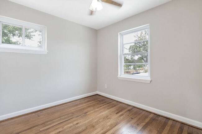 Building Photo - Charming 3 BR/1.5 BA Semi-Detached Home in...