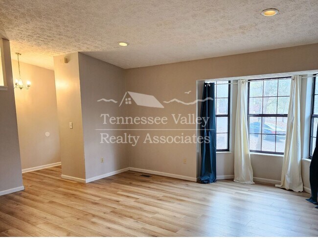 Foto del edificio - Right off of Asheville HWY 3-bedroom, 2-ba...