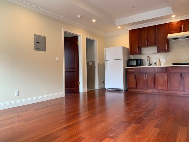 Unit is unfurnished. Furnished photos are for reference only. - 309 Rio Verde St