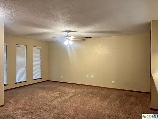 Building Photo - 709 Rosewood Dr