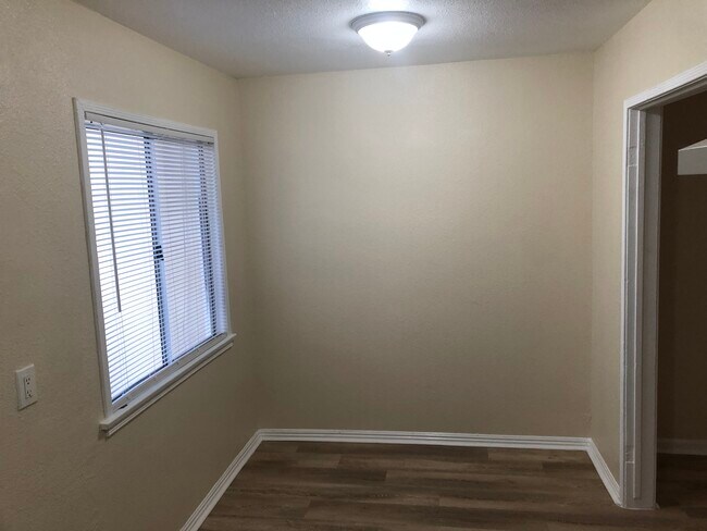 Foto del edificio - 223 N Florence St