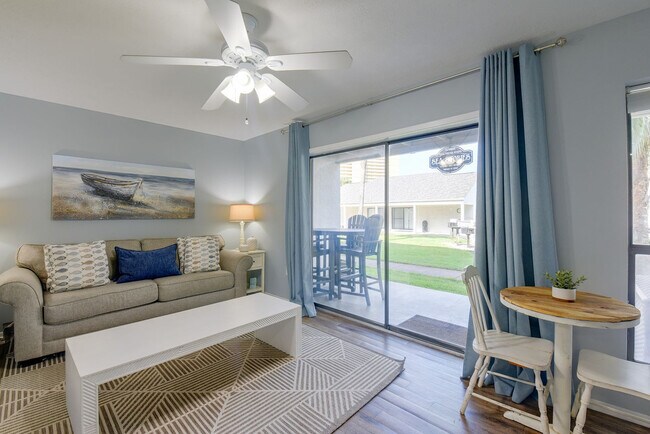 Foto del edificio - 17614 Front Beach Rd