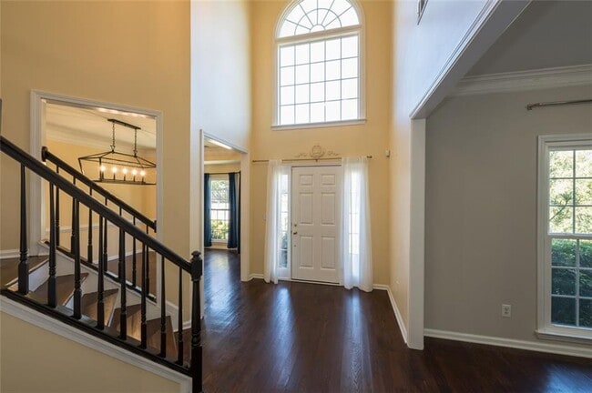 Building Photo - 2433 Gablewood Dr NE