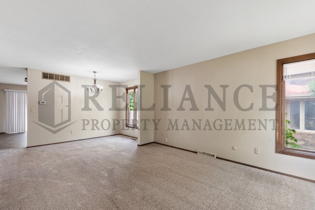 Building Photo - 2241 S White Oak Dr