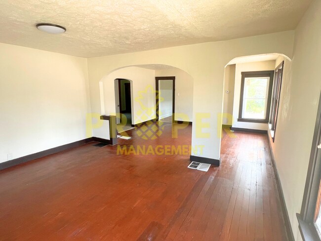 Foto del edificio - 2 bedrooms 1 bathroom house