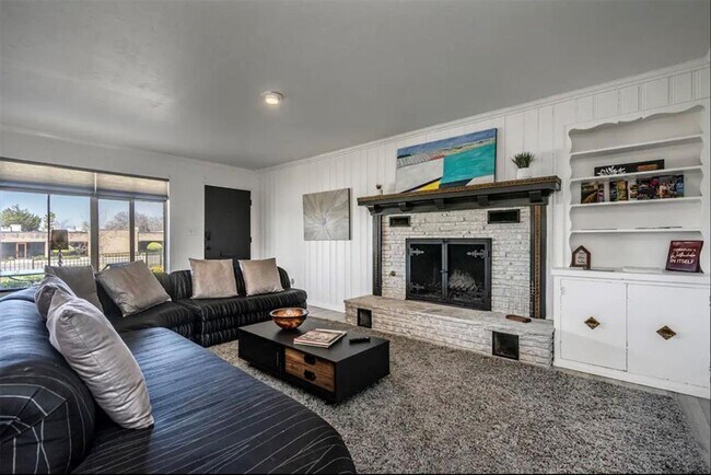 Foto del edificio - Duplex for rent in heart of OKC