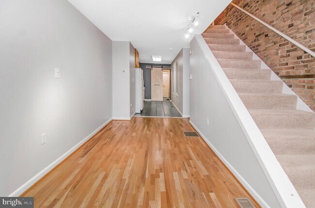 Foto del edificio - 1815 S Charles St