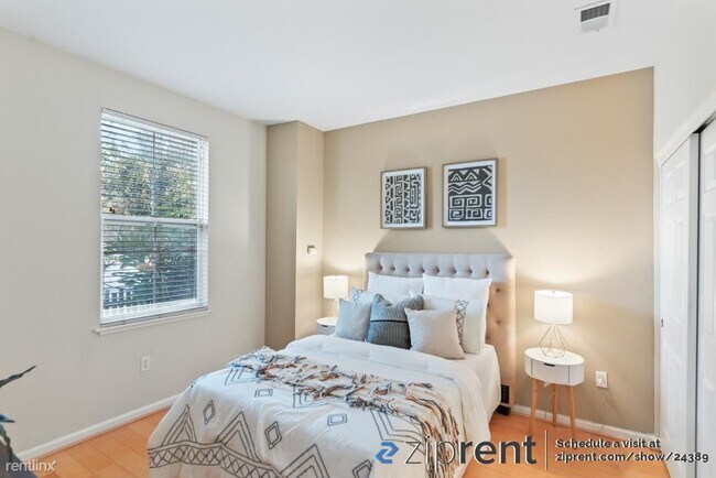 Building Photo - 3 br, 3 bath Townhome - 738 Seneca Terrace...