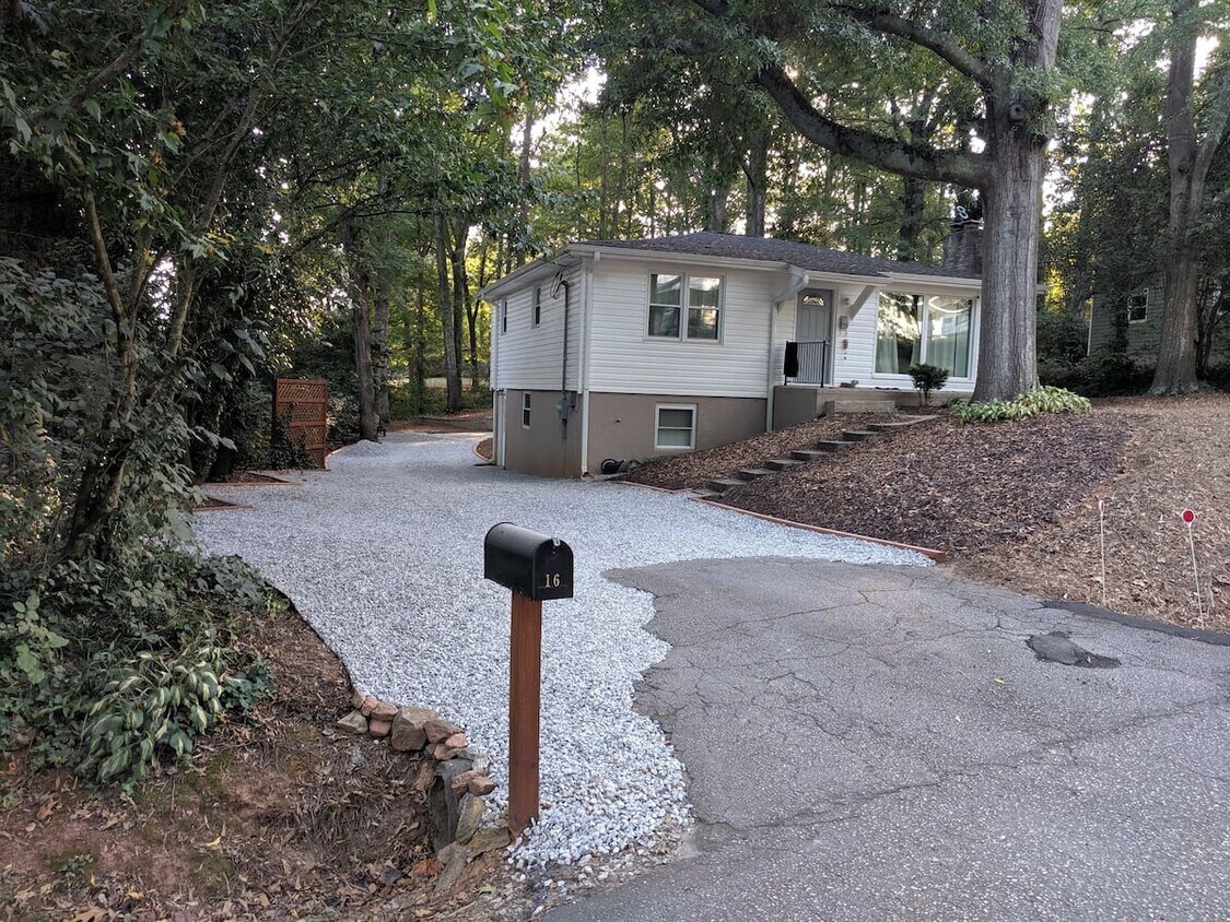 Primary Photo - 16 Merlocke Dr