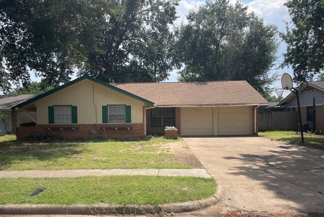 Building Photo - 2314 Normandy Dr