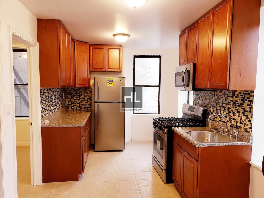 Primary Photo - 1342 SAINT JOHN Pl