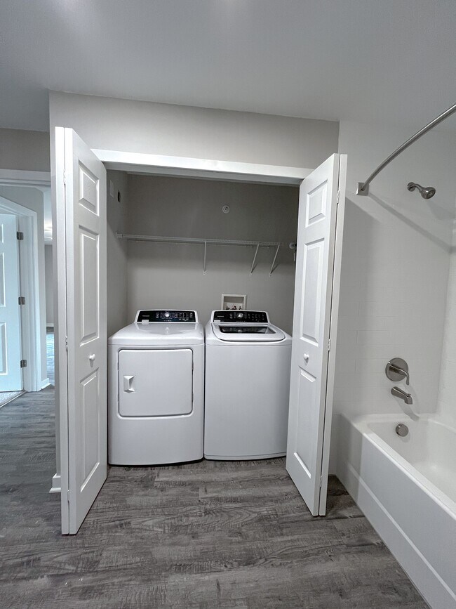 Foto del edificio - Saw Mill Village Apartments