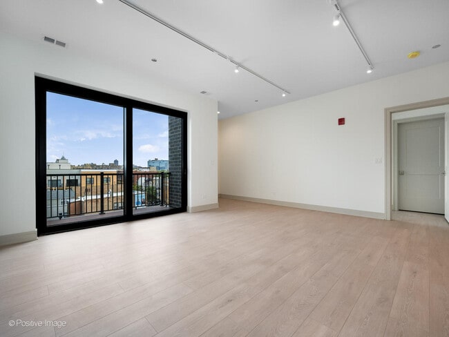 Building Photo - 3202 N Racine Ave