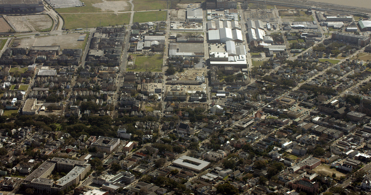 Primary Photo - The Julian Apartments