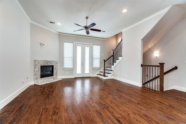 Foto del edificio - 4323 Dickason Ave