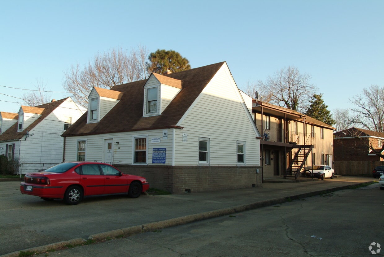 Building Photo - 325 E Little Creek Rd