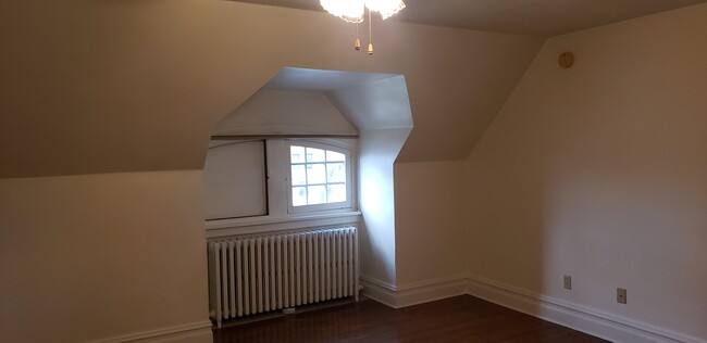 Livining room - 1422 Hamilton St