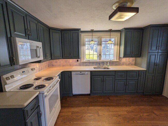 Building Photo - 29 Beechwood Ln