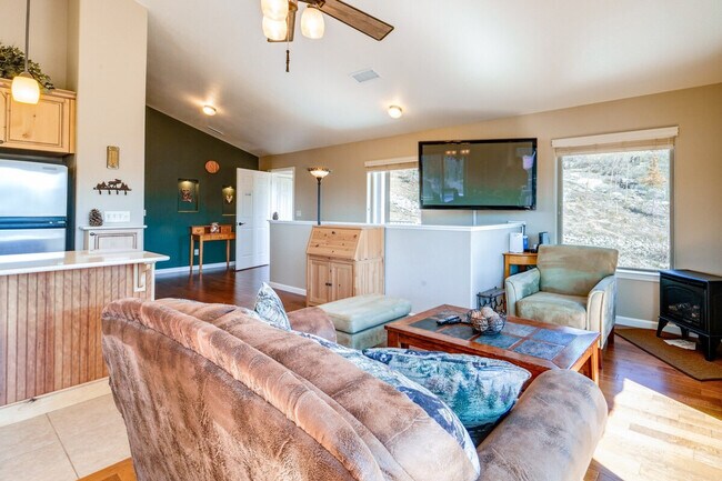 Foto del edificio - 799 Lookout Point Cir