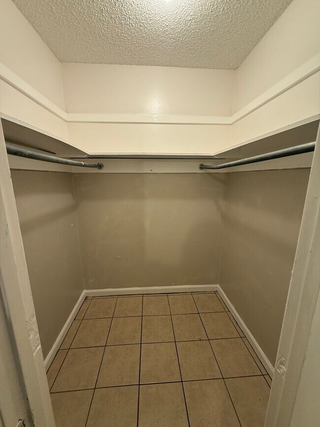 Foto del edificio - 1950-52 Helm Dr