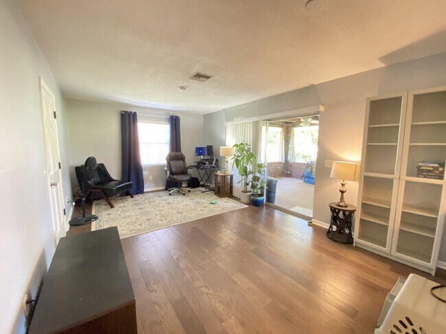 Building Photo - 2668 Bernice Ct