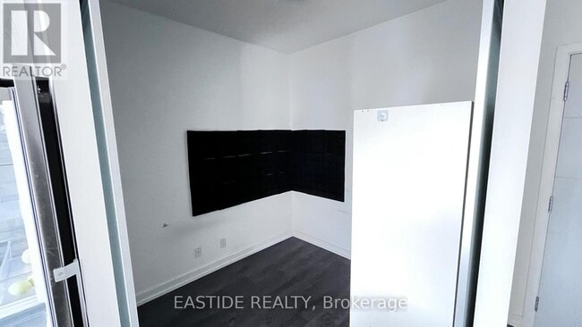 Building Photo - 203 College St