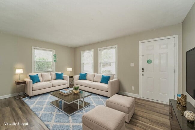 Building Photo - 4700 Hidden Valley Rd