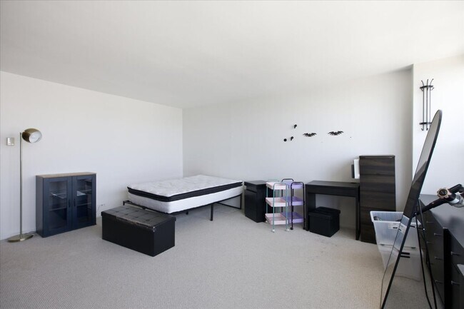 Foto del edificio - 1700 E 56th St