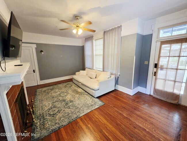 Foto del edificio - 146 W 6th St